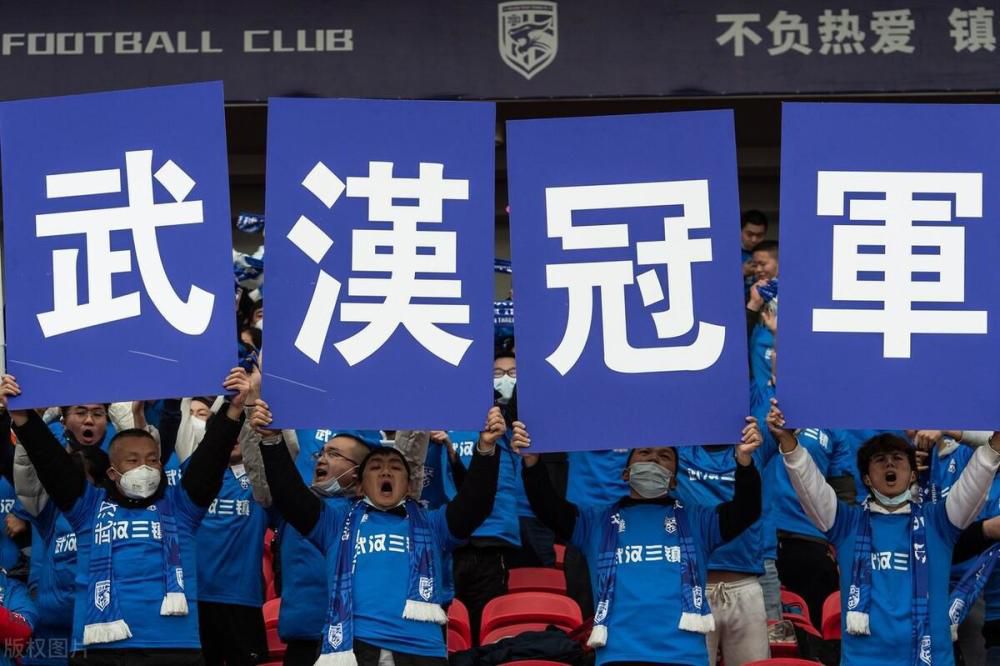 帕利尼亚速度快，擅长带球，可以踢后腰，给球队带来了稳定性。